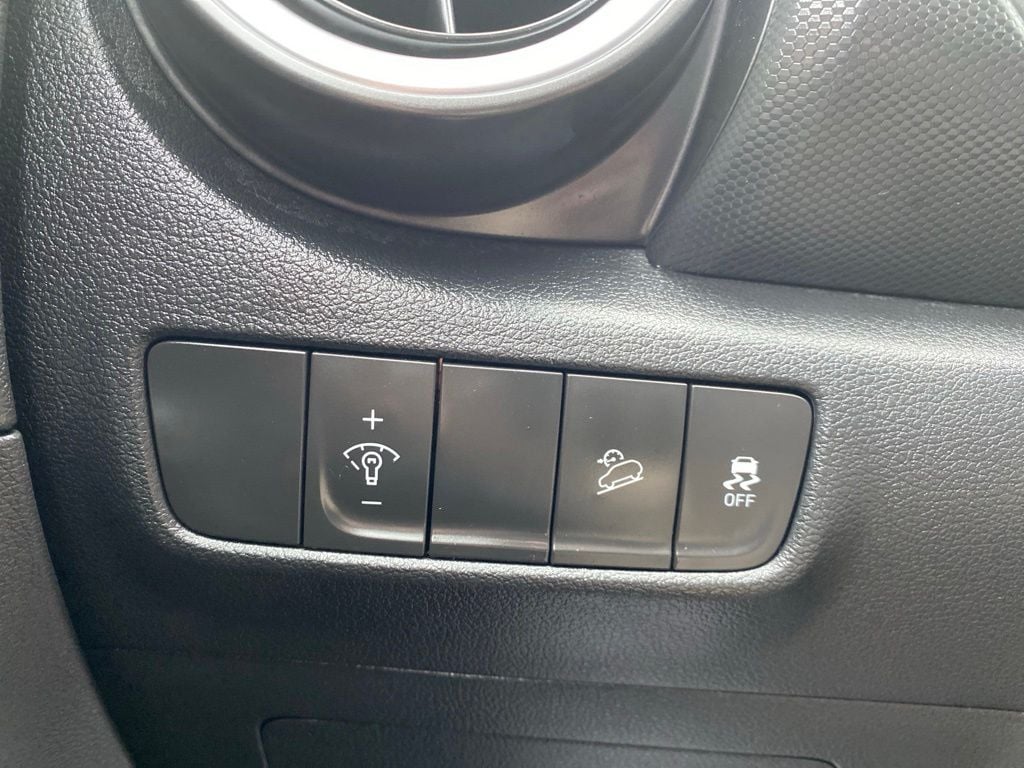 2023 Hyundai Kona SEL - Photo 22