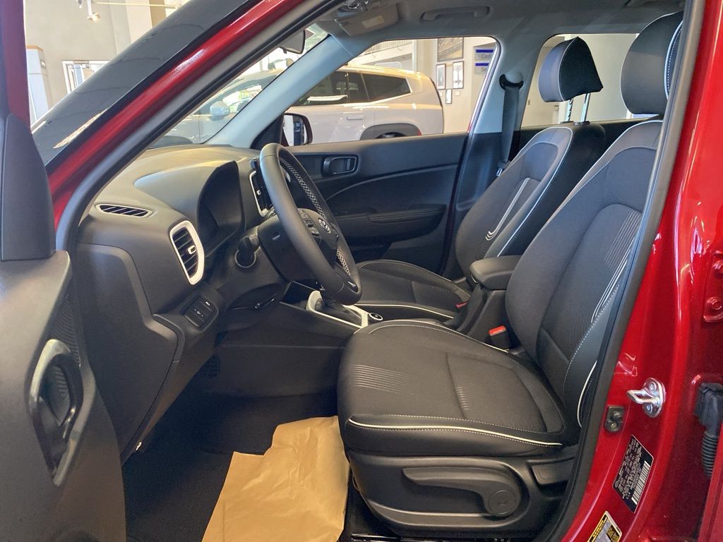 2025 Hyundai Venue Limited - Photo 8