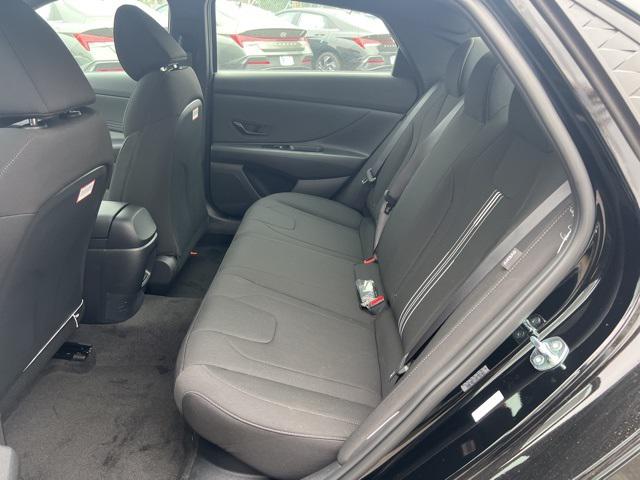 2025 Hyundai Elantra Hybrid SEL Sport photo 3