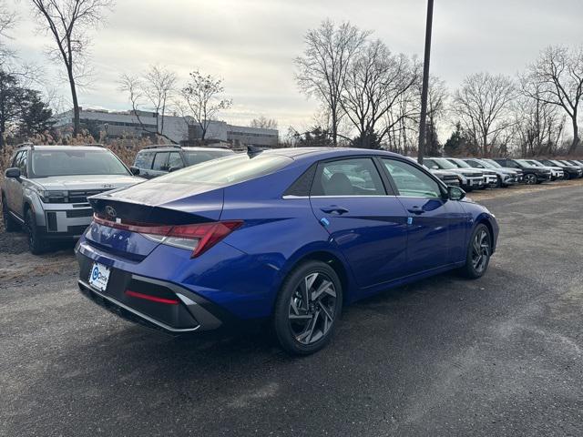 2025 Hyundai Elantra SEL Convenience photo 2