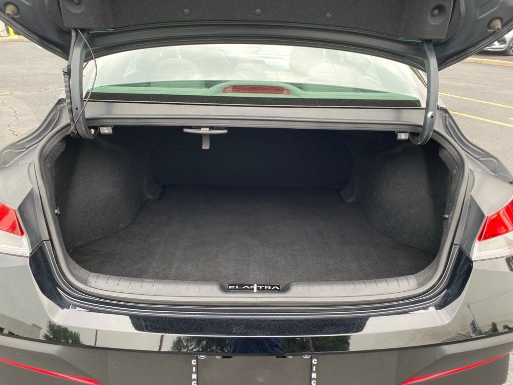 2024 Hyundai Elantra SEL - Photo 9