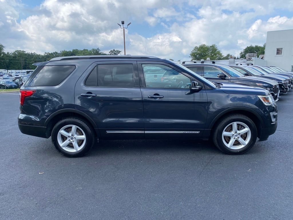 Used 2017 Ford Explorer XLT SUV