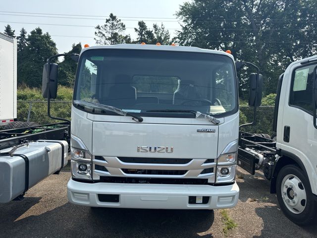 2025 Isuzu NRR photo 2