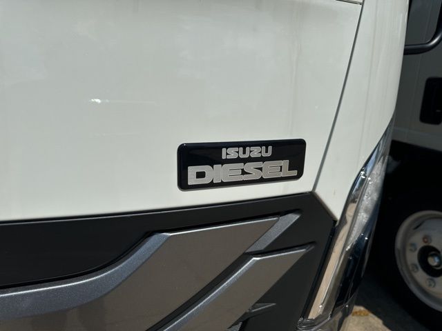 2025 Isuzu NPR photo 2