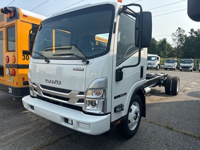 2025 Isuzu NRR photo 4