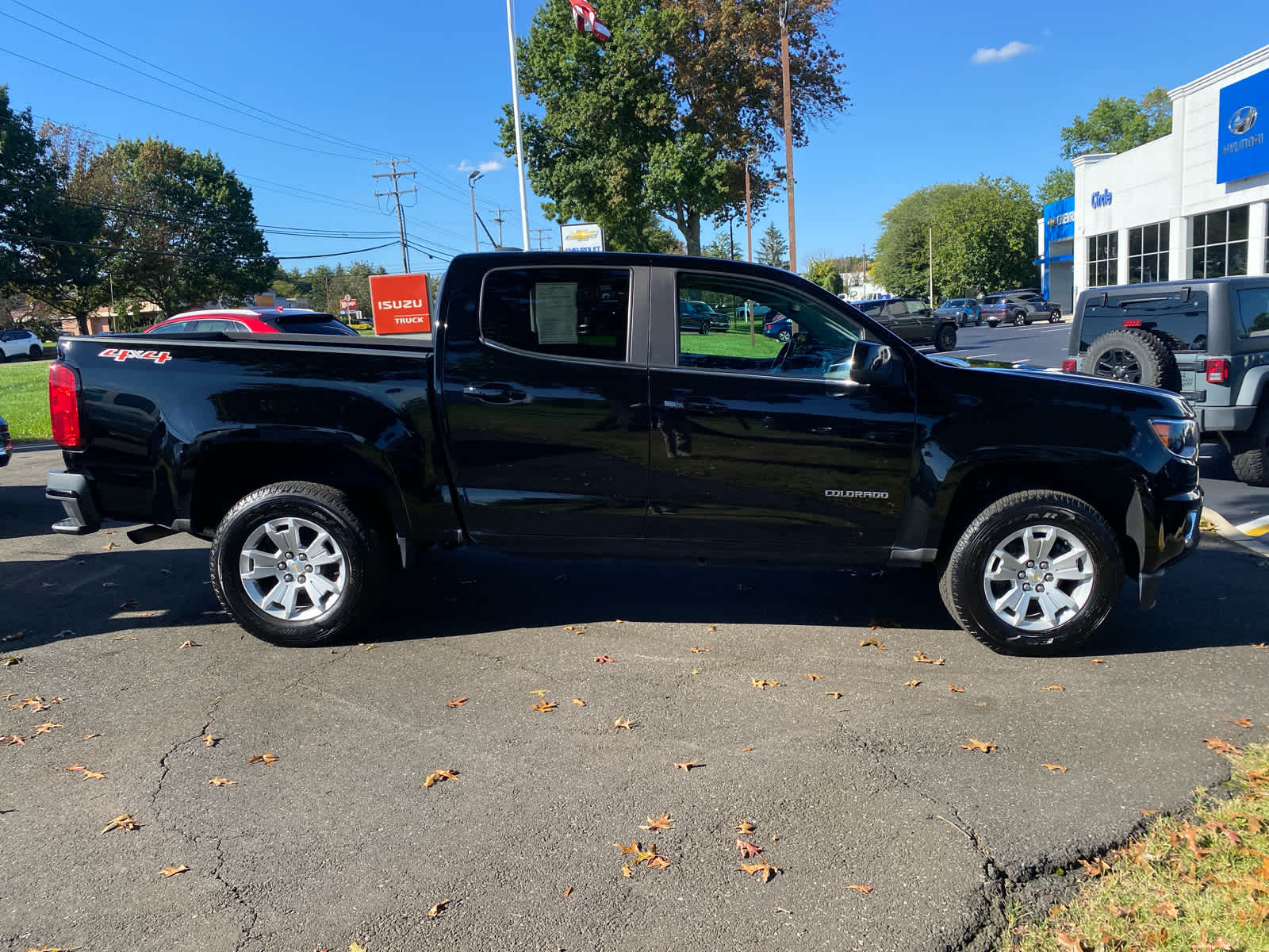 2018 Chevrolet Colorado LT photo 2