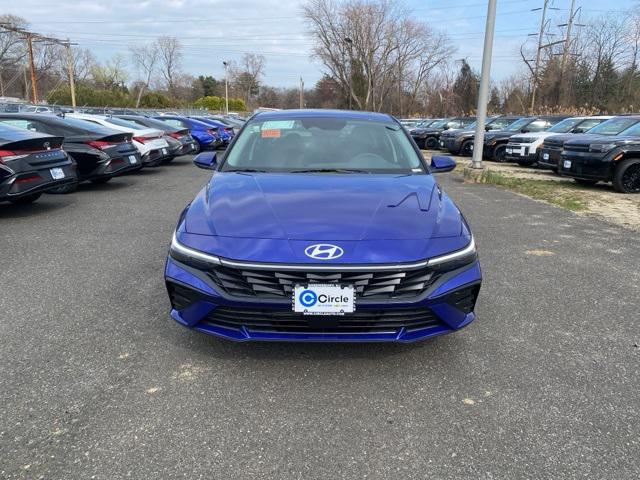 2025 Hyundai Elantra SEL Convenience photo 3