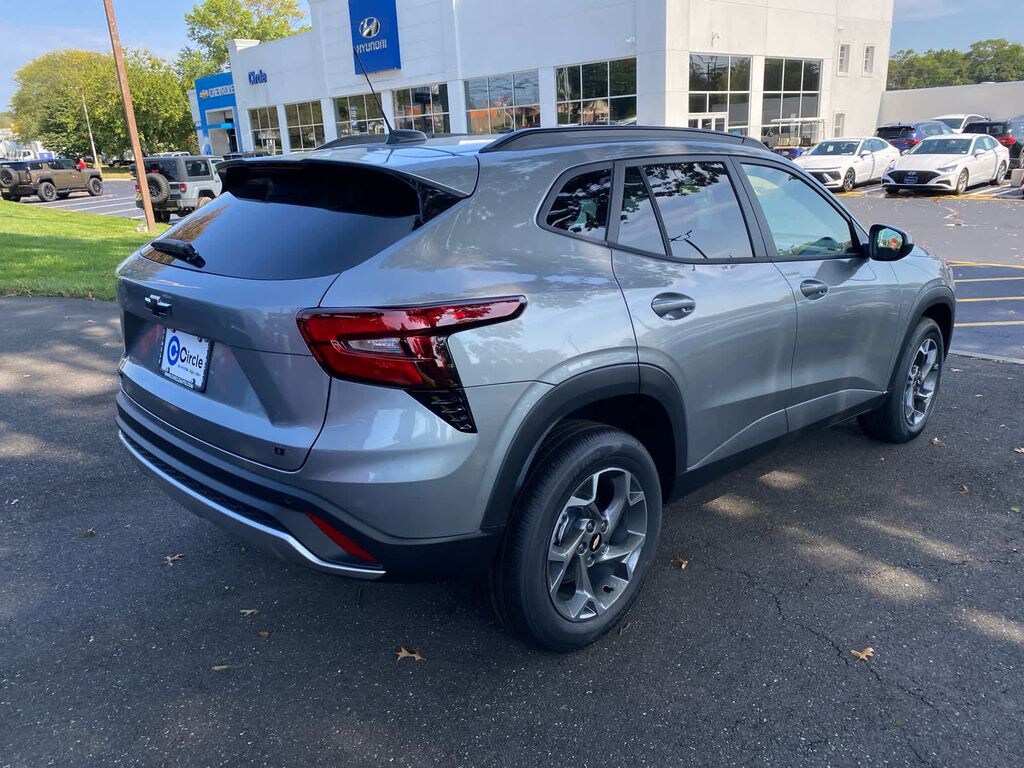 New 2025 Chevrolet Trax LT SUV