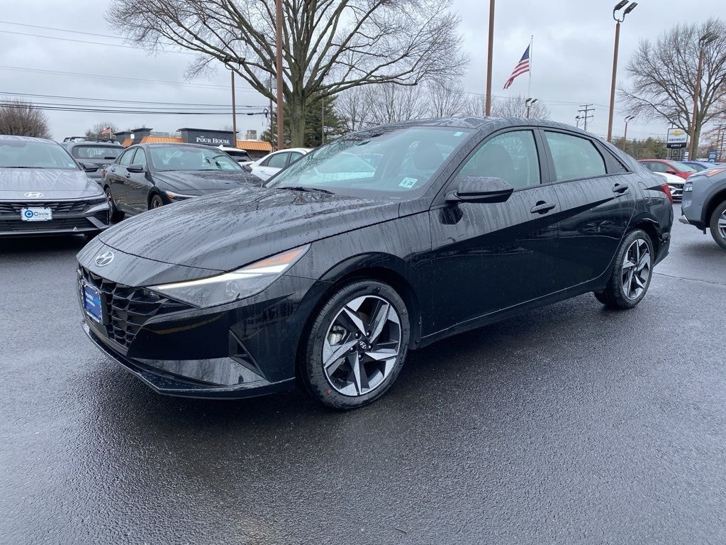 Used 2023 Hyundai Elantra SEL Sedan