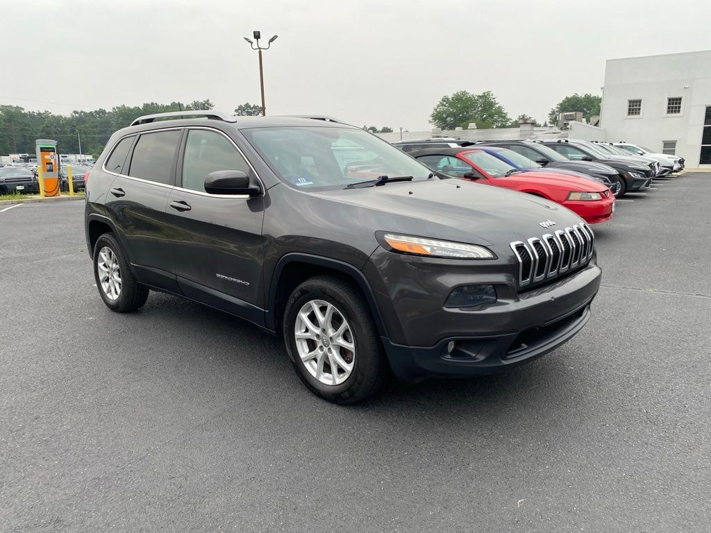 Used 2016 Jeep Cherokee Latitude SUV