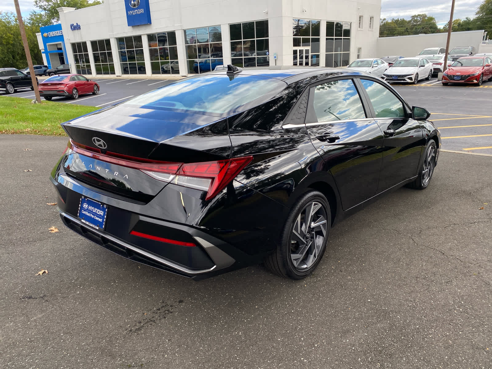 2025 Hyundai Elantra SEL Convenience photo 2