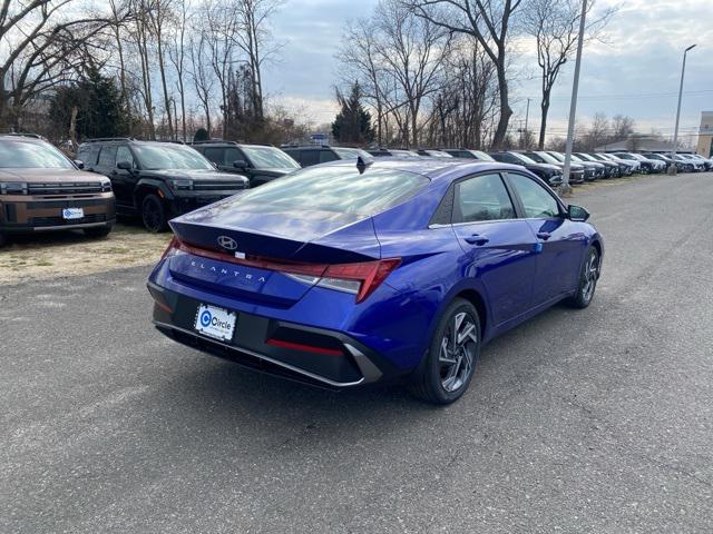 2025 Hyundai Elantra SEL Convenience photo 4