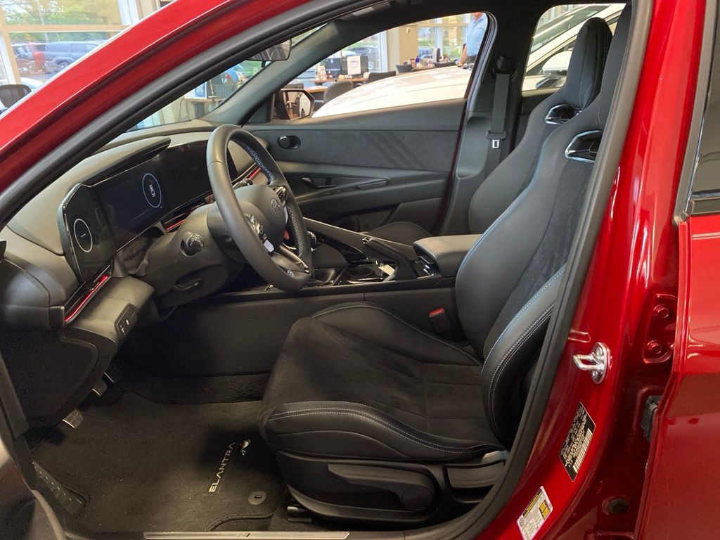 2025 Hyundai Elantra N - Photo 13