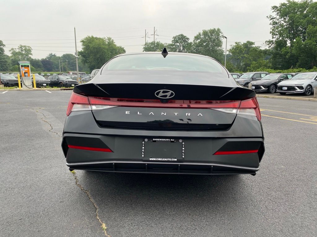 2024 Hyundai Elantra SEL - Photo 5