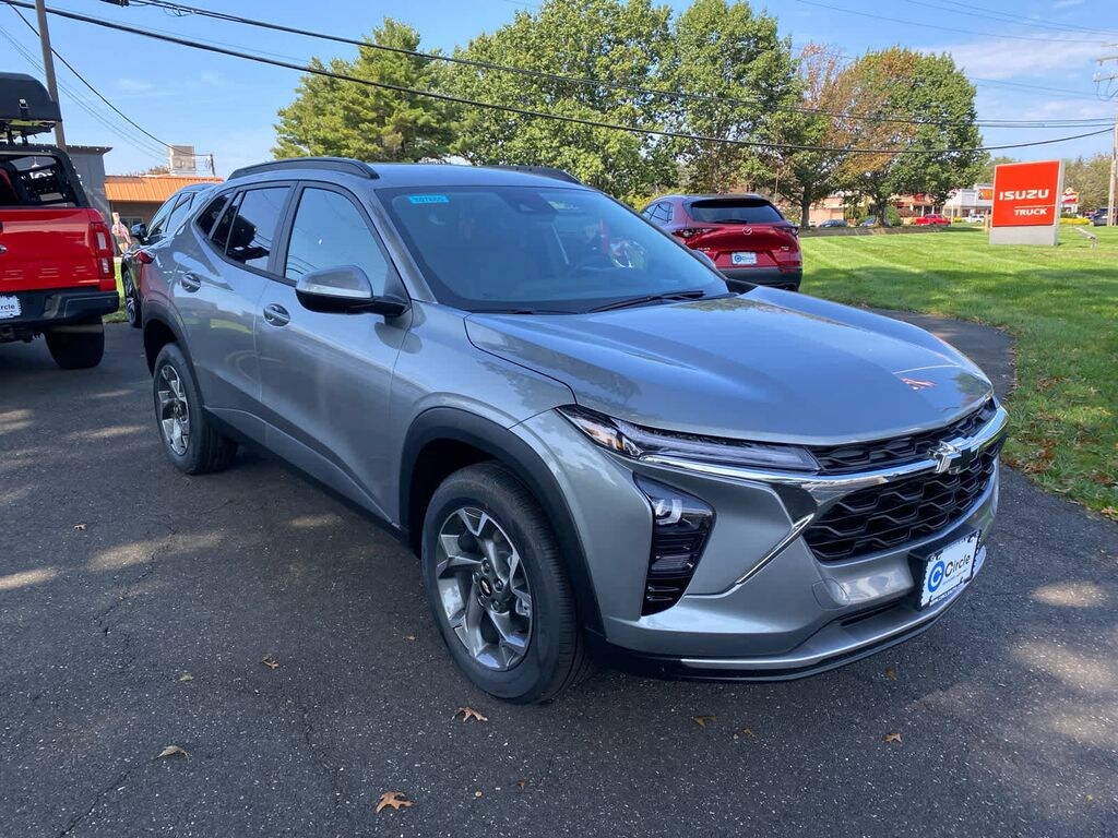 New 2025 Chevrolet Trax LT SUV