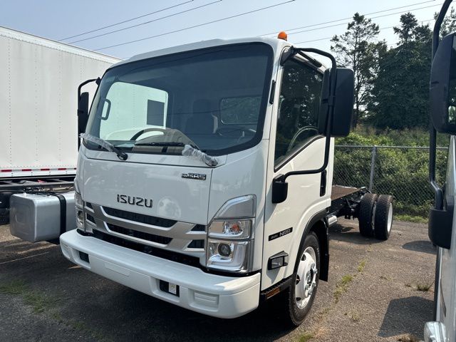 2025 Isuzu NRR photo 3