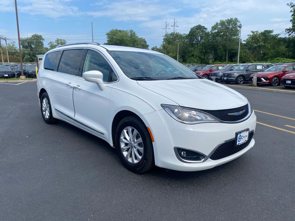 2018 Chrysler Pacifica Touring L's photo