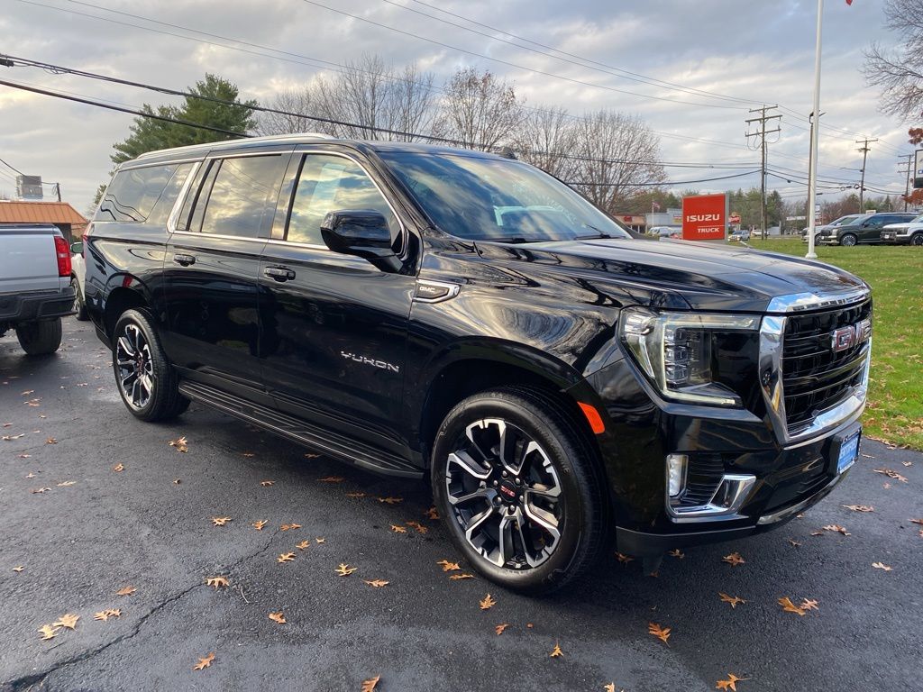 2024 GMC Yukon XL SLE's photo