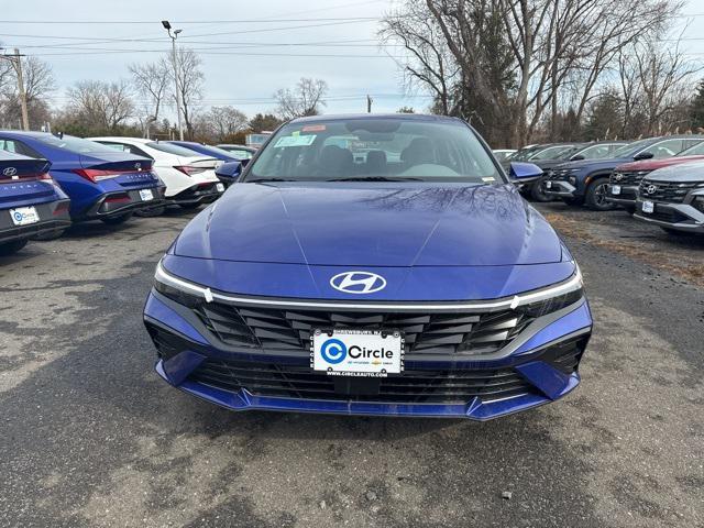 2025 Hyundai Elantra SEL Convenience photo 3