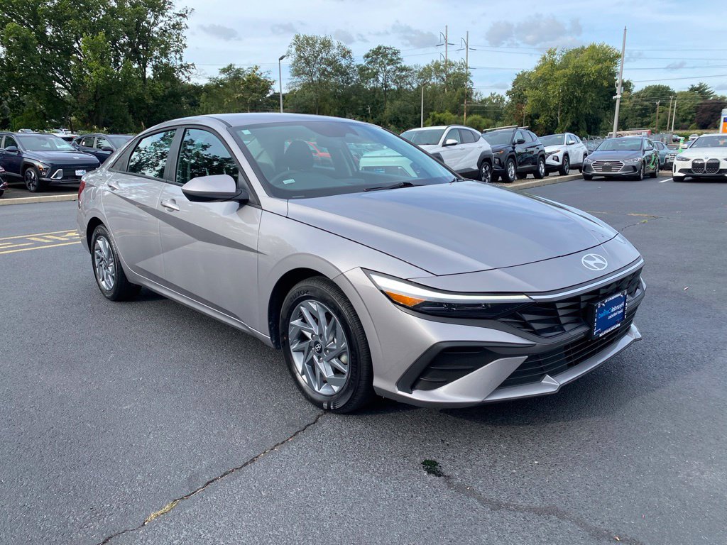  Hyundai Elantra Hybrid