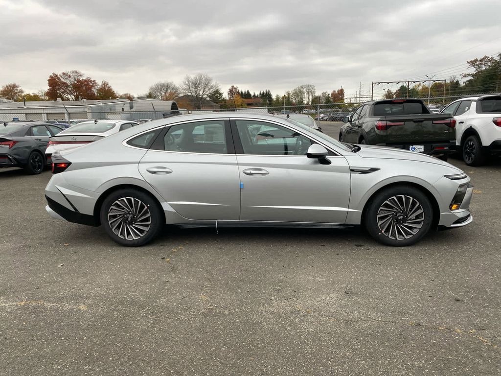 New 2026 Hyundai Sonata Hybrid SEL Sedan