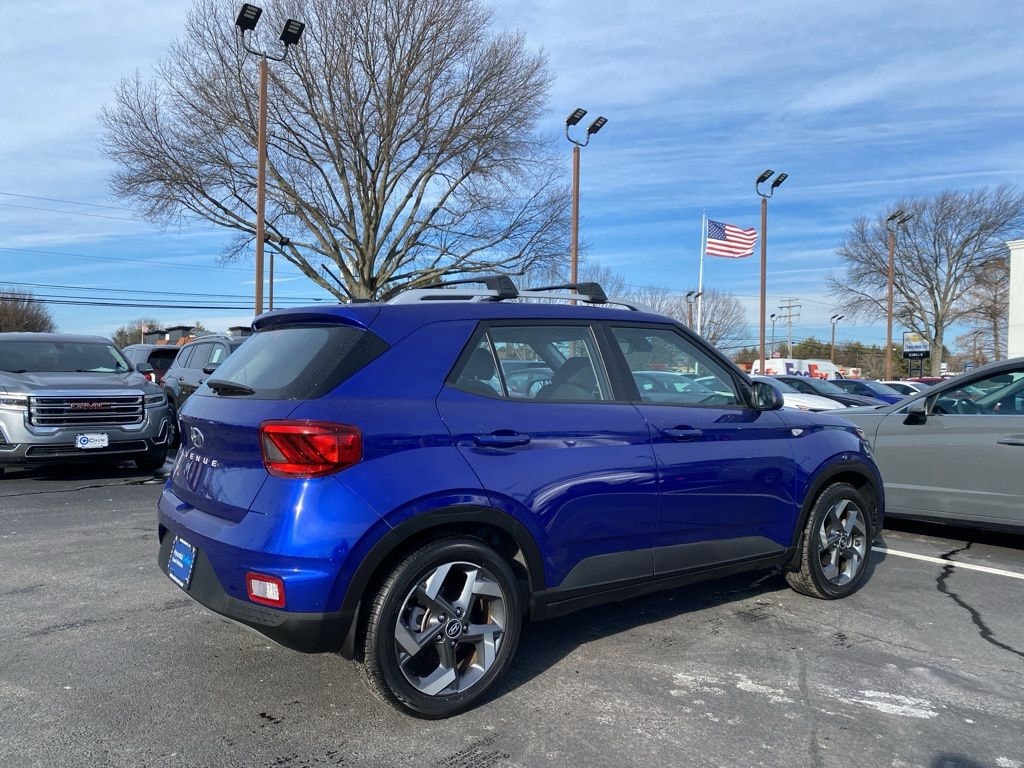 Used 2023 Hyundai Venue SEL SUV