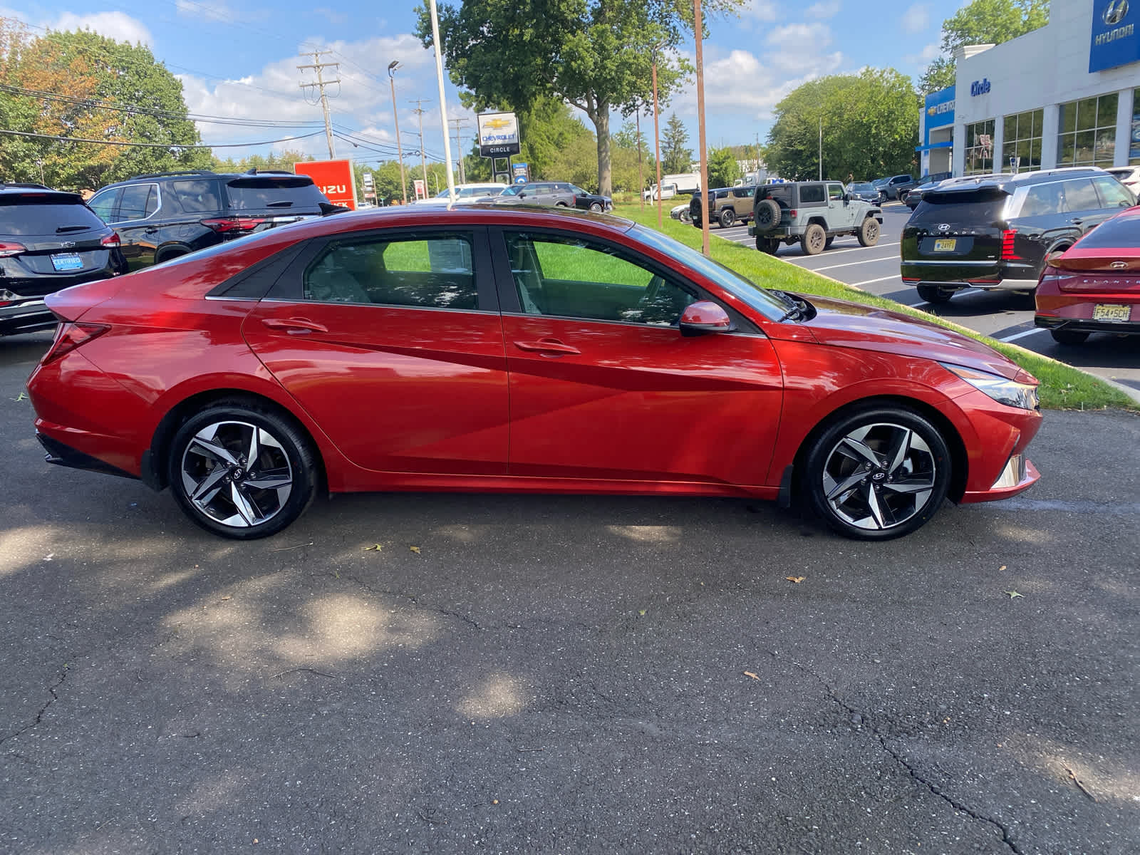 2022 Hyundai Elantra Limited photo 2