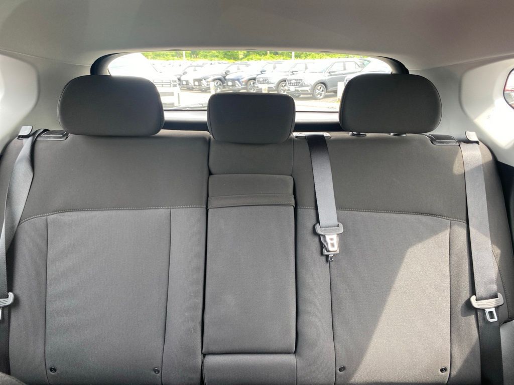 2024 Hyundai Kona SE - Photo 15