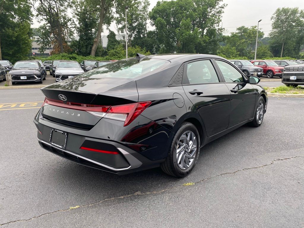 2024 Hyundai Elantra SEL - Photo 4