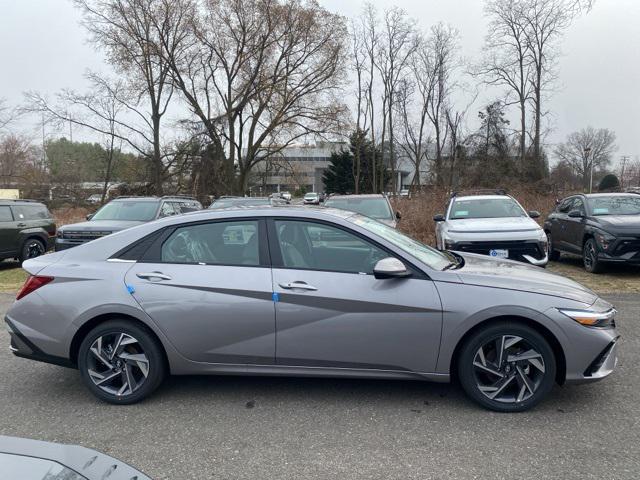 2025 Hyundai Elantra SEL Convenience photo 2