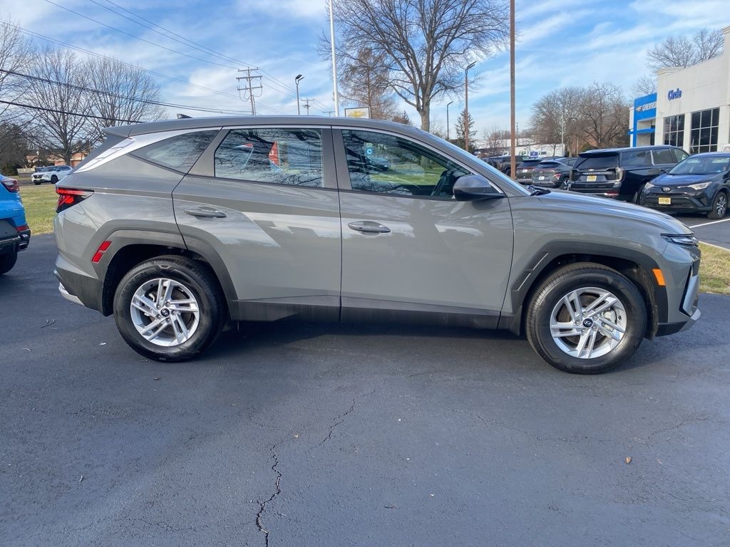 New 2025 Hyundai Tucson SE SUV