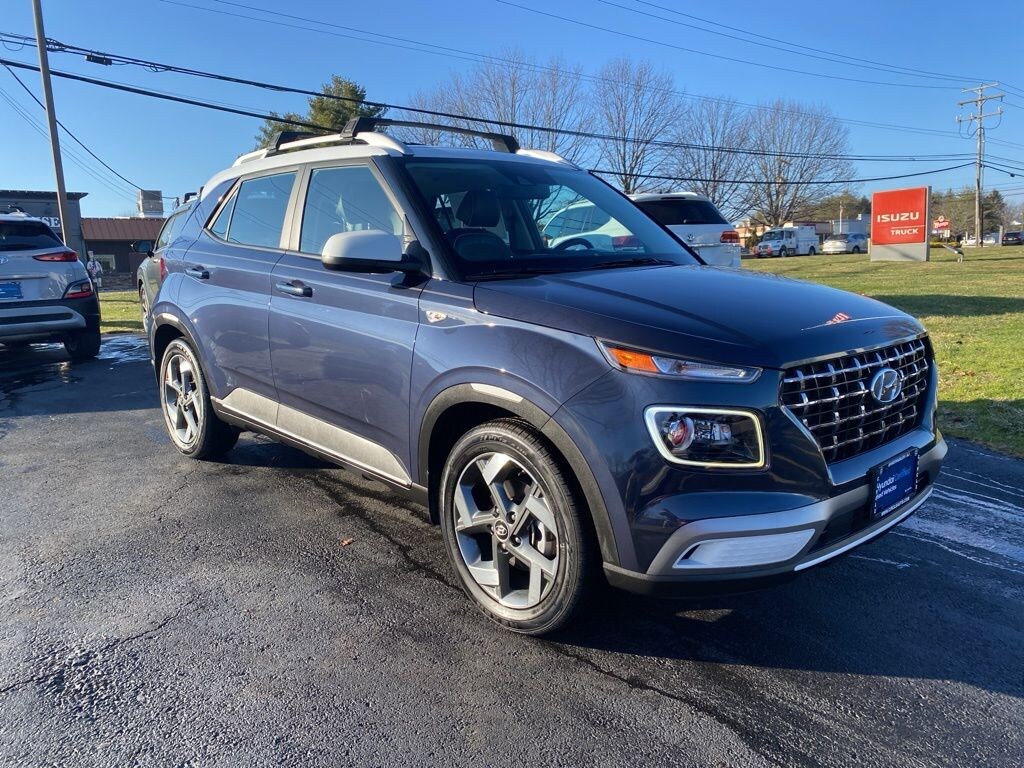 Used 2022 Hyundai Venue Limited SUV