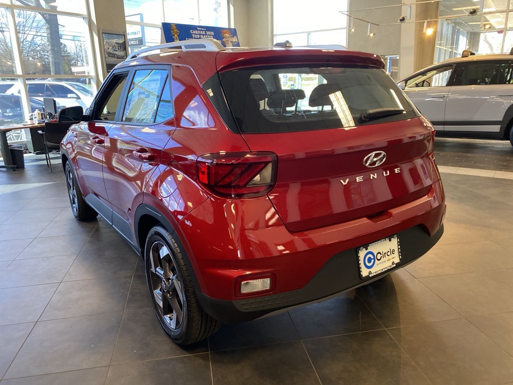 2025 Hyundai Venue Limited - Photo 6