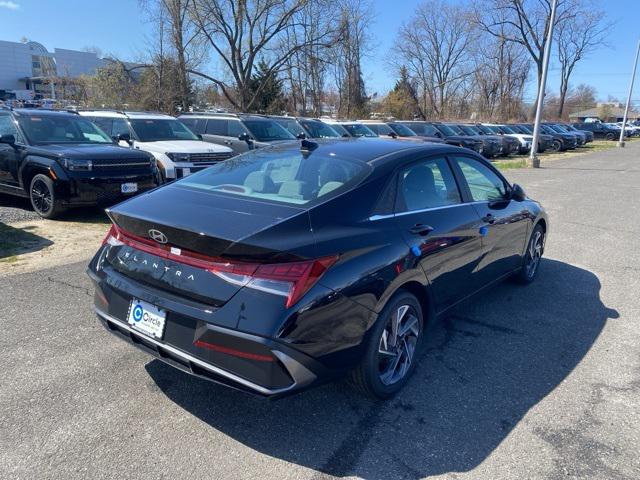 2025 Hyundai Elantra SEL Convenience photo 4