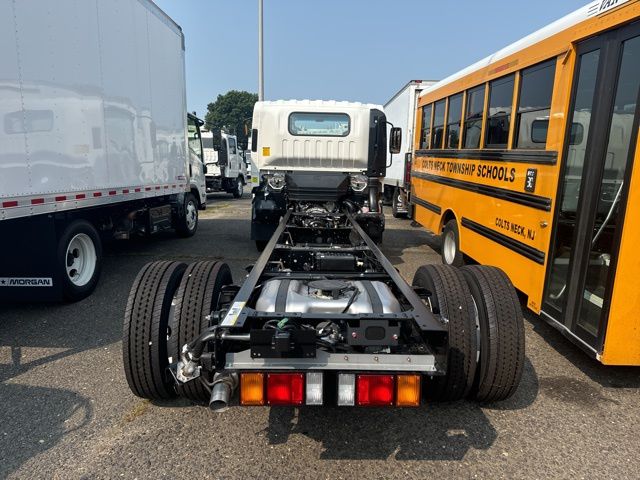 2025 Isuzu NRR photo 3