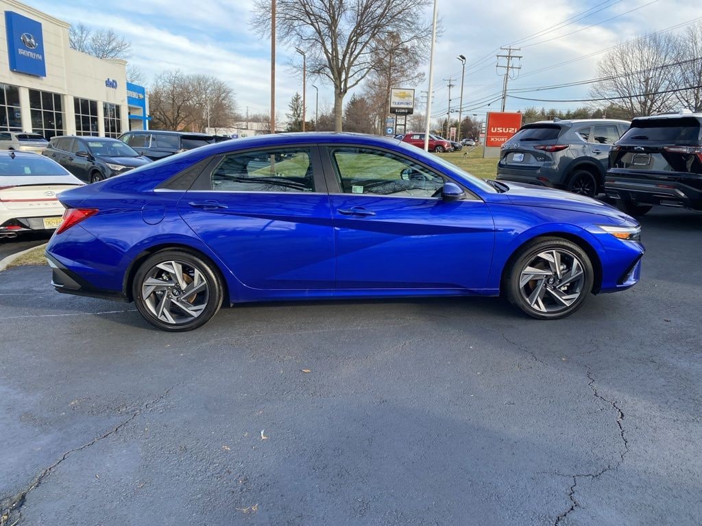 New 2025 Hyundai Elantra SEL Convenience Sedan