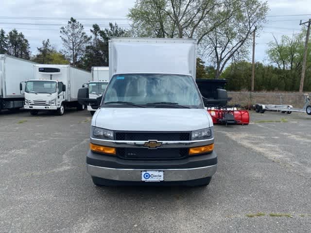 2025 Chevrolet Express 3500 Work Van Cutaway photo 3