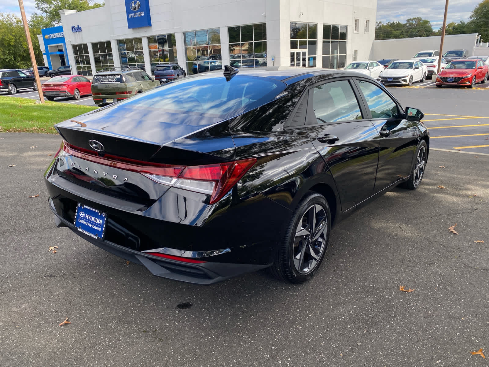 2023 Hyundai Elantra SEL photo 3