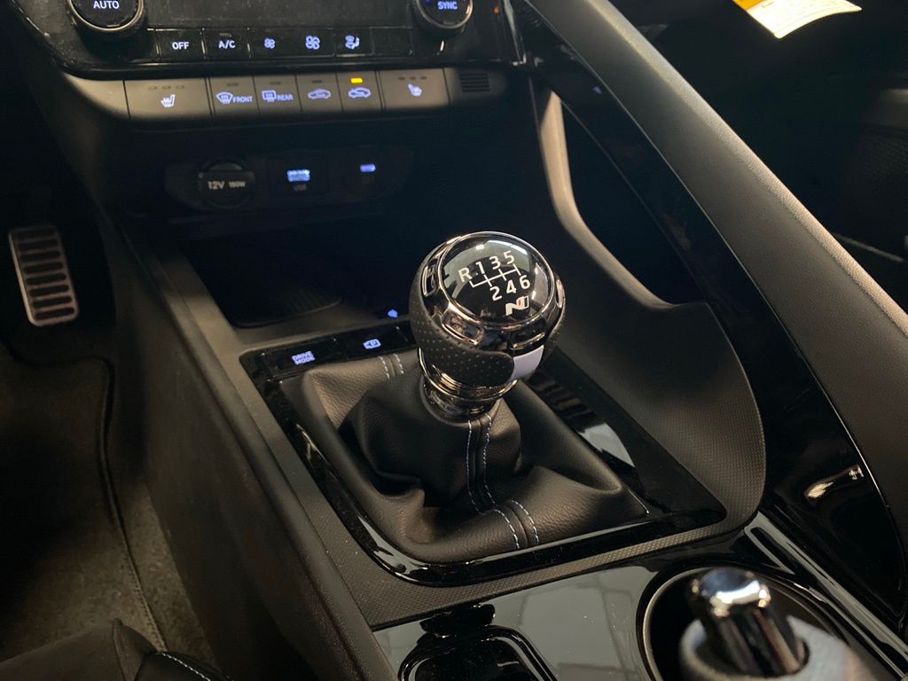 2025 Hyundai Elantra N - Photo 15