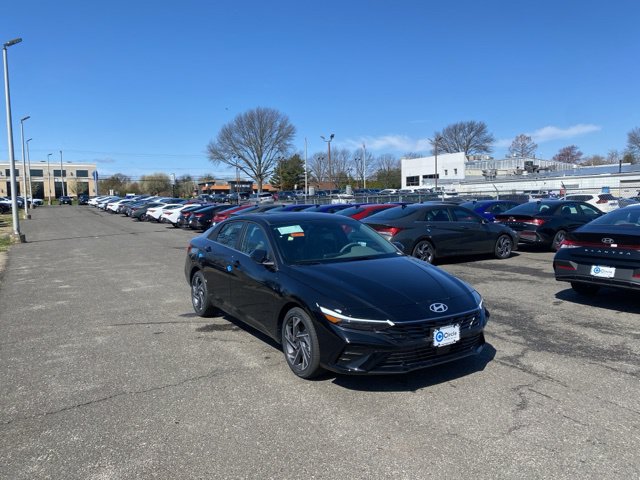 Certified 2025 Hyundai Elantra SEL Convenience Sedan
