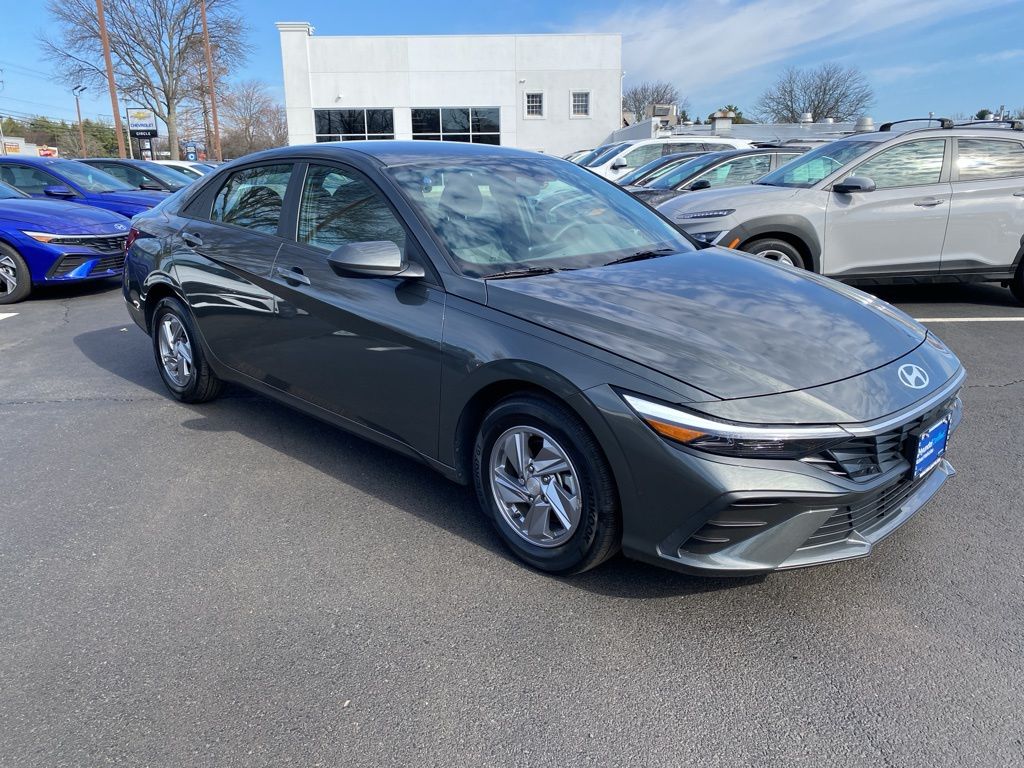 2024 Hyundai Elantra SE