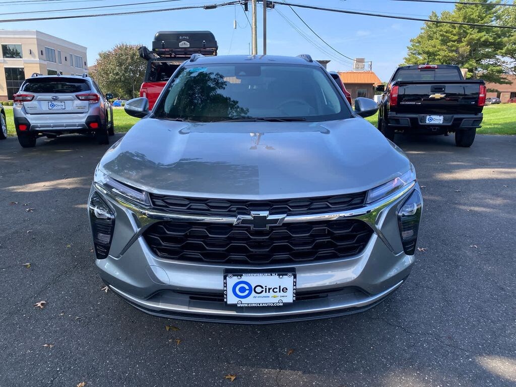 New 2025 Chevrolet Trax LT SUV