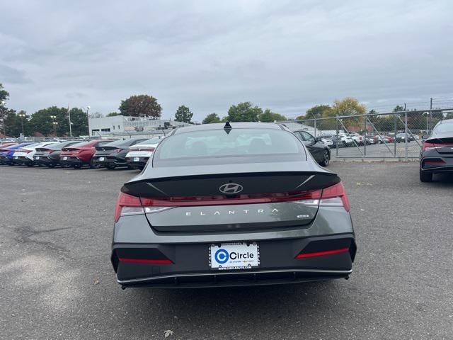 2025 Hyundai Elantra Hybrid SEL Sport photo 4