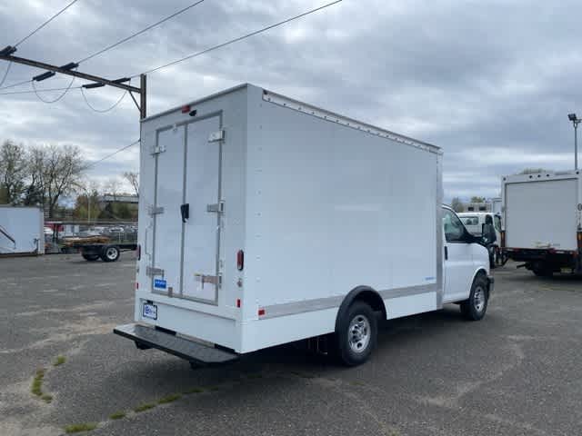 2025 Chevrolet Express 3500 Work Van Cutaway photo 4