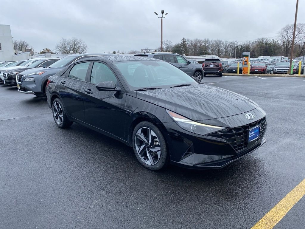 Used 2023 Hyundai Elantra SEL Sedan