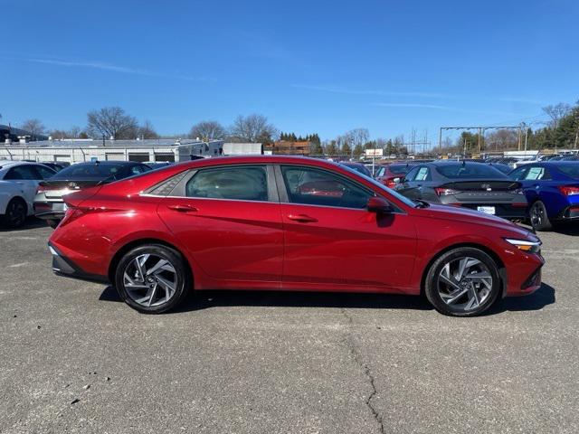 2025 Hyundai Elantra SEL Convenience photo 2