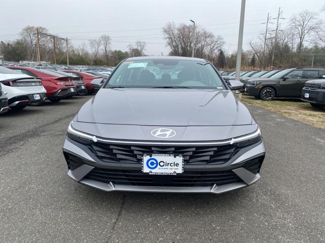 2025 Hyundai Elantra SEL Convenience photo 3