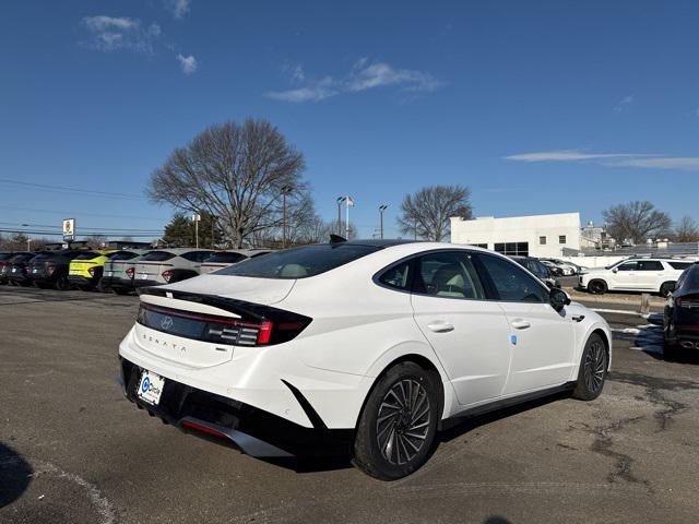 2025 Hyundai Sonata Hybrid Limited photo 3