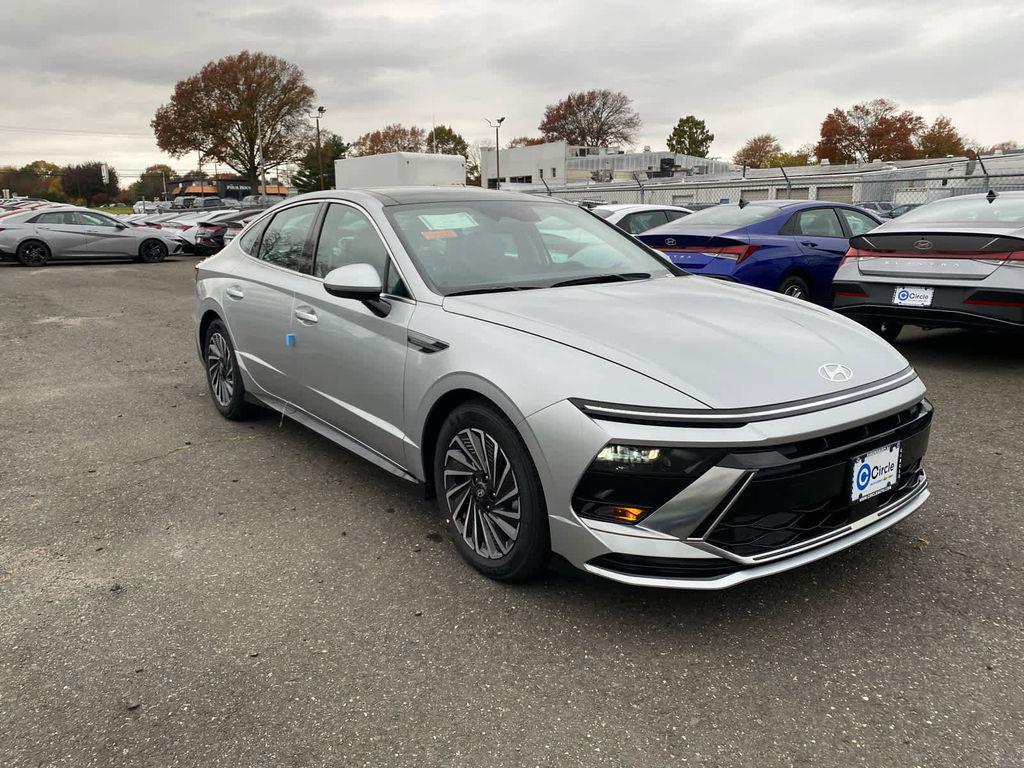 2026 Hyundai Sonata Hybrid Sedan 
