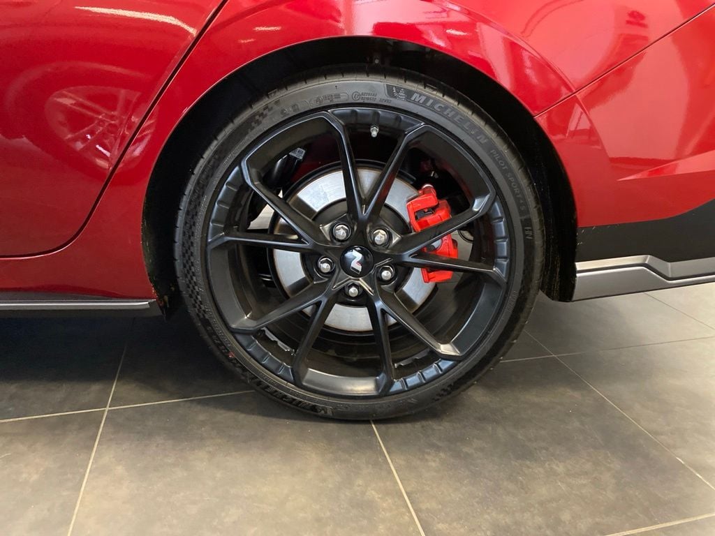 2025 Hyundai Elantra N - Photo 9